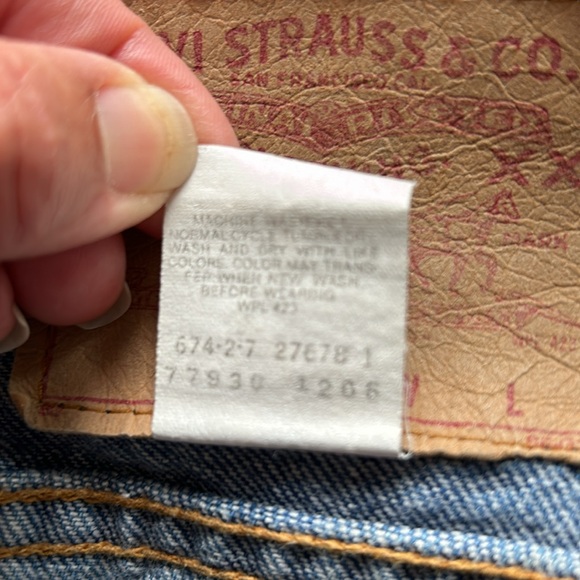 Vintage Levi Denim Jacket - Picture 4 of 10